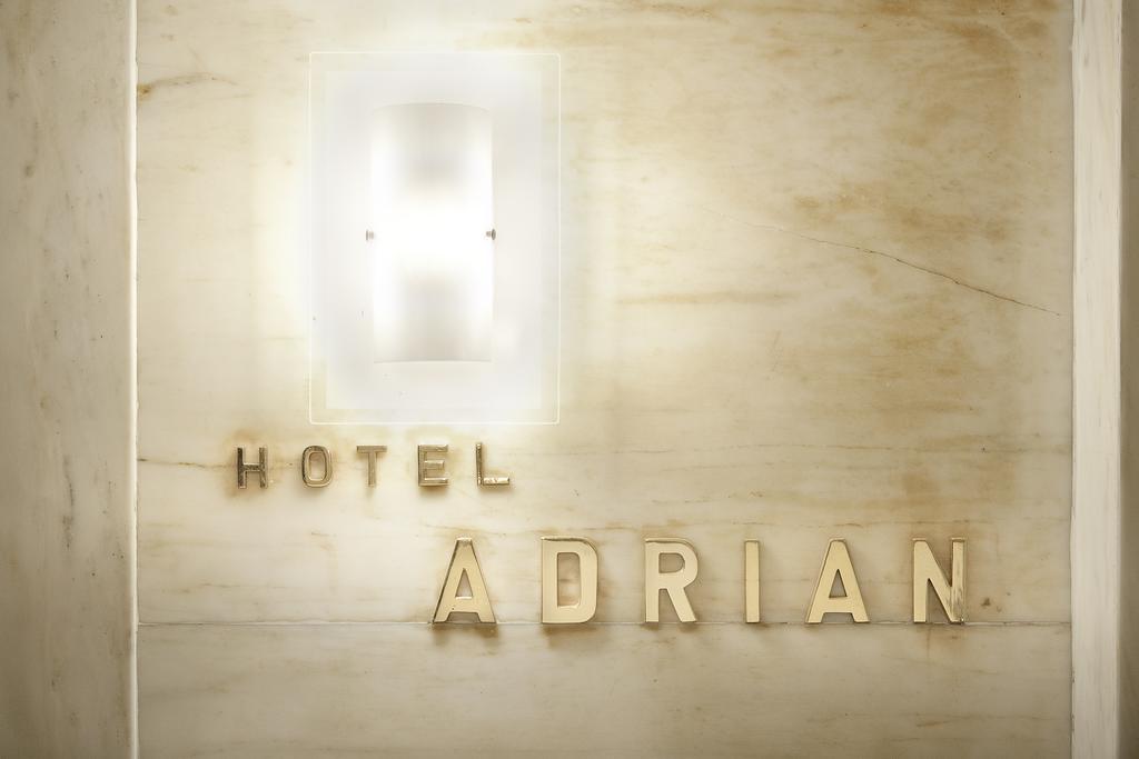 אתונה Adrian Hotel מראה חיצוני תמונה