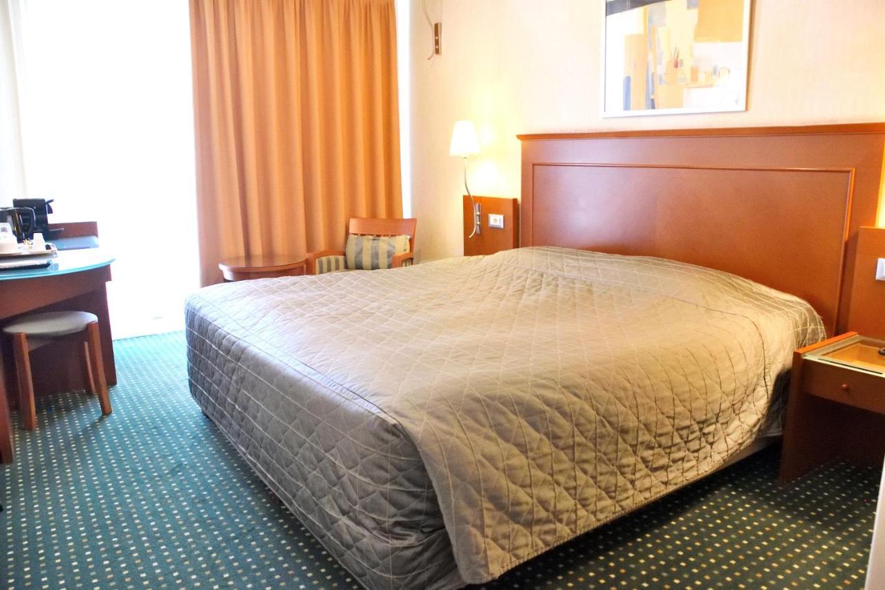 אתונה Adrian Hotel מראה חיצוני תמונה