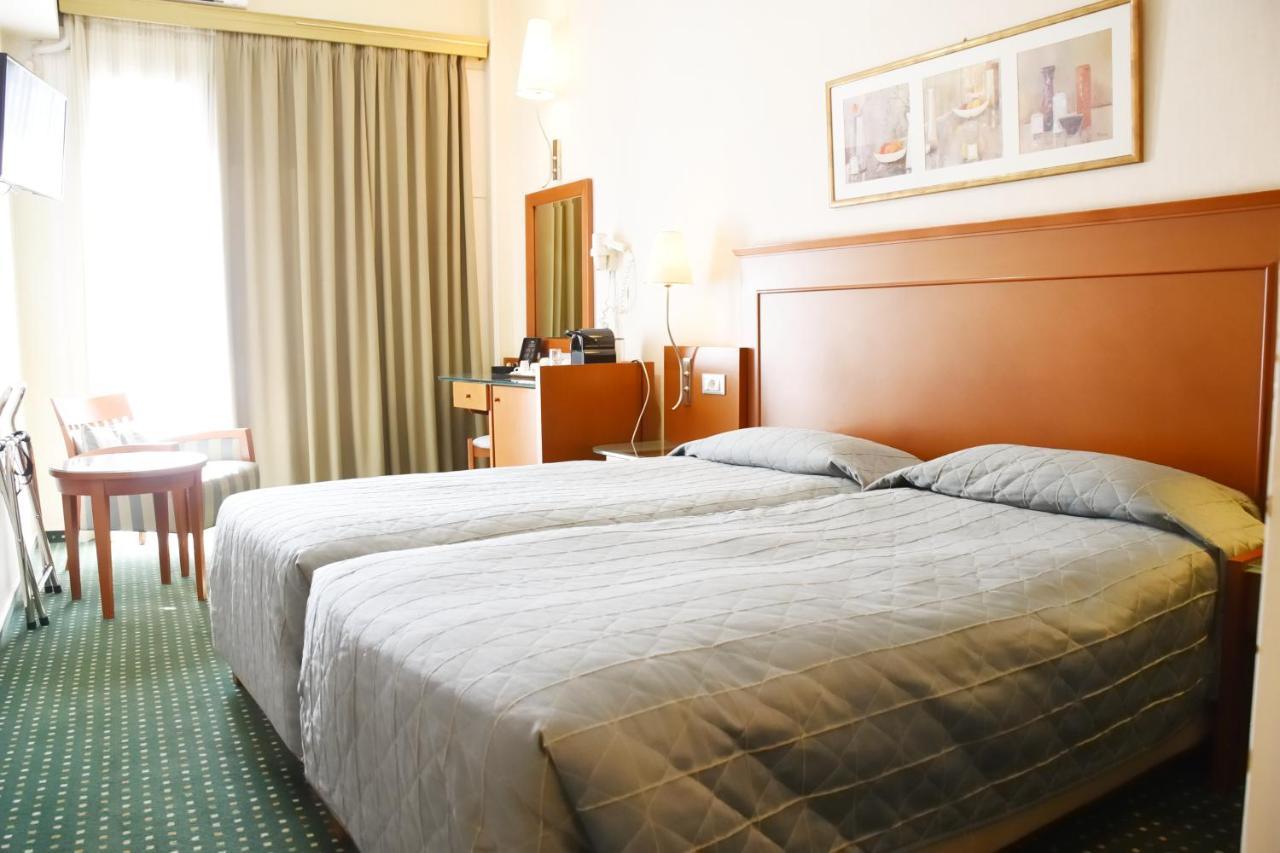 אתונה Adrian Hotel מראה חיצוני תמונה