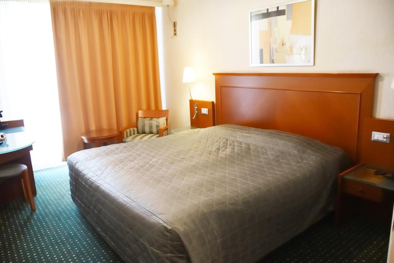 אתונה Adrian Hotel מראה חיצוני תמונה