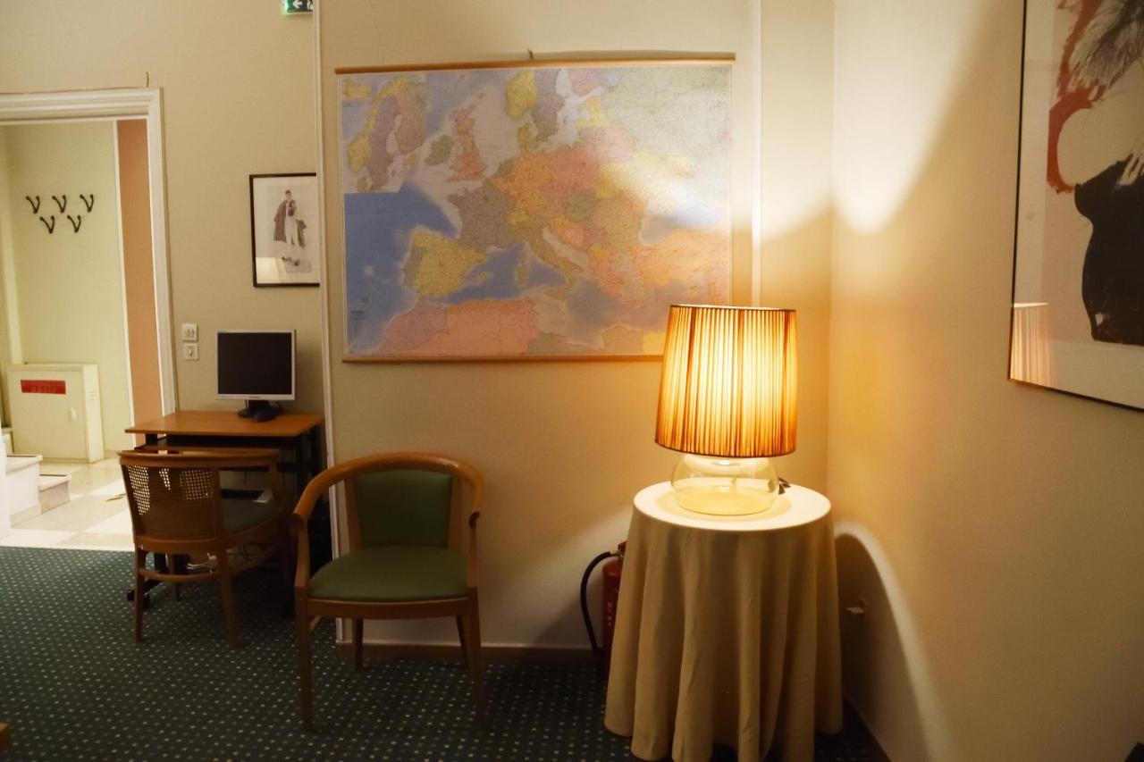 אתונה Adrian Hotel מראה חיצוני תמונה